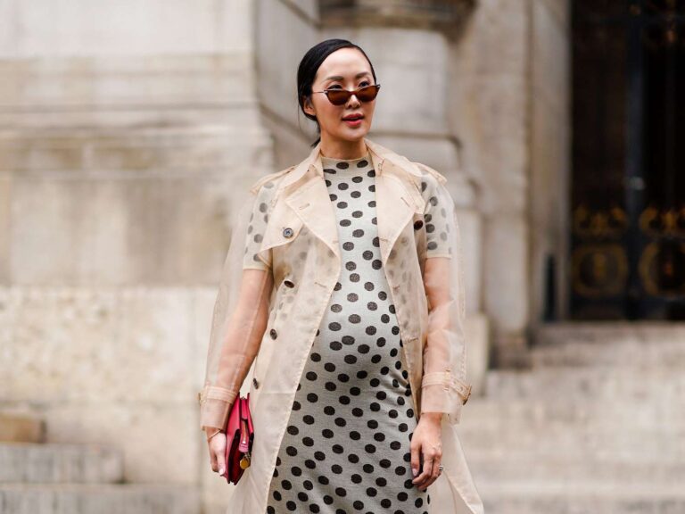 Stylish Midi Dresses: The Ultimate Bump-Friendly Fashion Guide for Expecting Moms